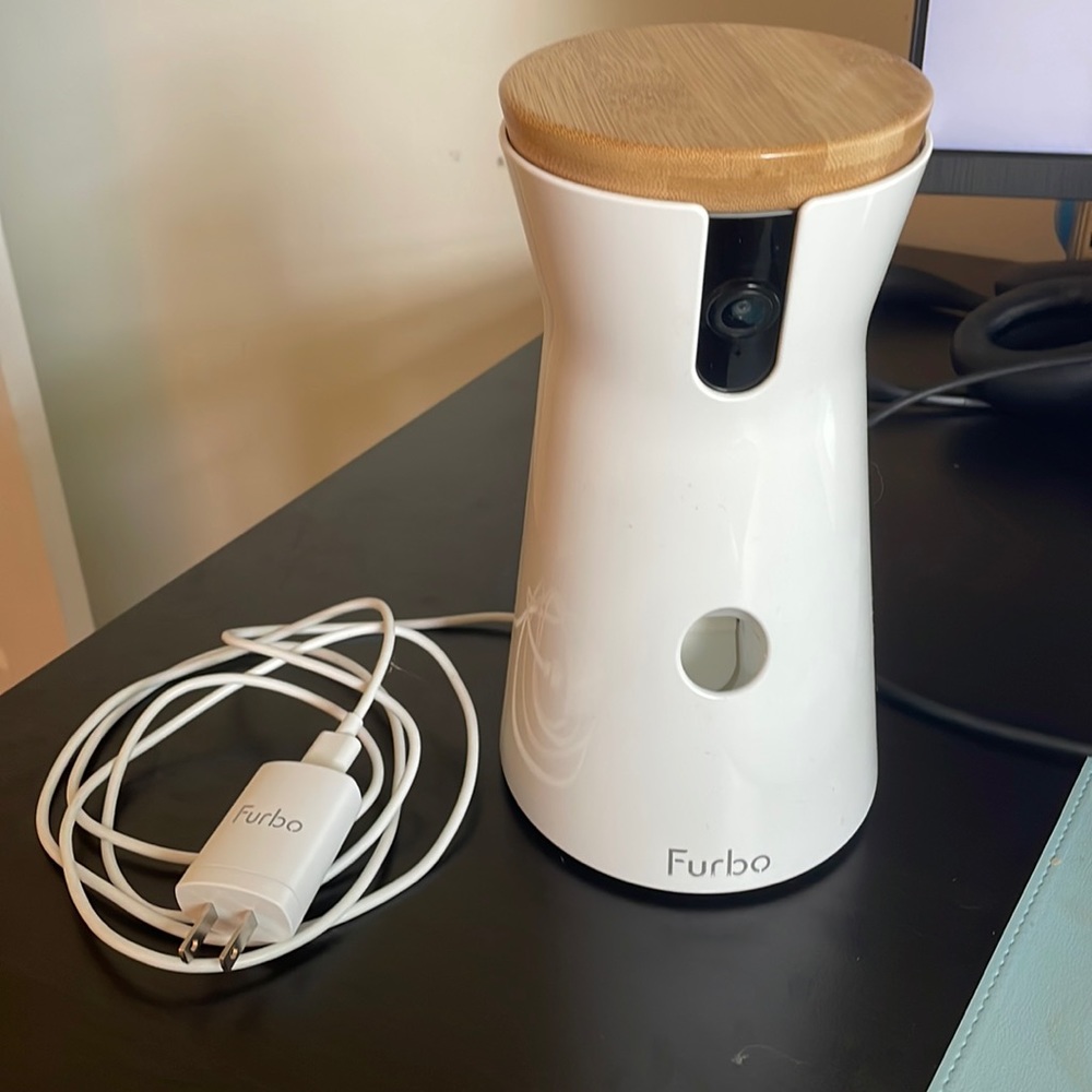 Furbo 360 rotating camera and treat dispenser